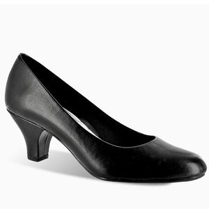 NWT Black Low Heel Pumps